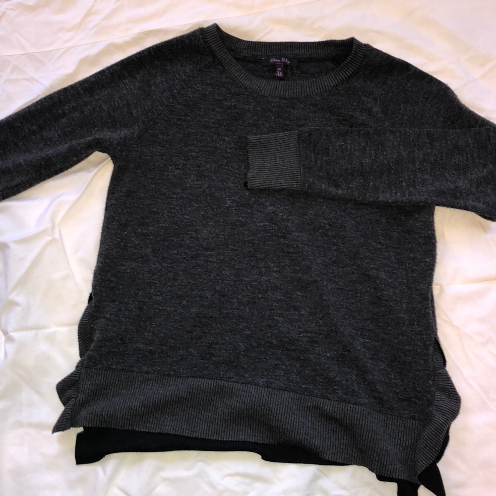 Grey 3/4 sleeves sweater. Ruffle slit sides.